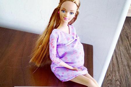 Schwanger wie Barbie: Mit diesem Foto gab Elisabetta Canalis ihre Schwangerschaft bekannt Schwanger wie Barbie: Mit diesem Foto gab Elisabetta Canalis ihre Schwangerschaft bekannt