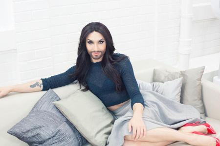 Bart und elegante Outfits sind die Markenzeichen von Conchita Wurst Bart und elegante Outfits sind die Markenzeichen von Conchita Wurst
