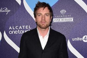 Ewan McGregor im Musik-Video von Catfish and the Bottleman