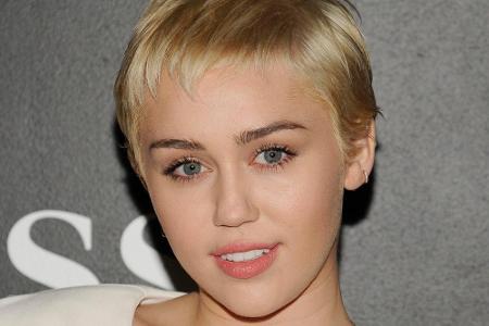 Miley Cyrus provoziert immer wieder mit skandalösen Auftritten Miley Cyrus provoziert immer wieder mit skandalösen Auftritten