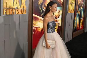 Thandie Newton: Fashion-Fauxpas bei "Mad Max"-Premiere