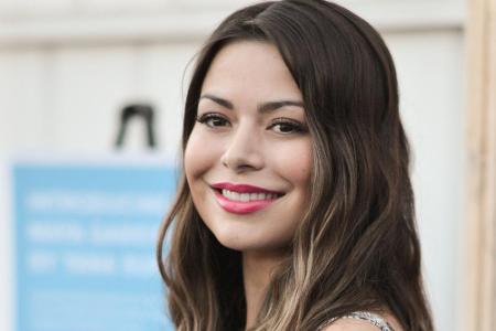 Vom Stalker befreit: Künstlerin Miranda Cosgrove Vom Stalker befreit: Künstlerin Miranda Cosgrove
