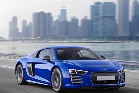 Showcar Audi R8 e-tron mit 450 Kilometer elektrischer Reichweite Showcar Audi R8 e-tron mit 450 Kilometer elektrischer Reichweite