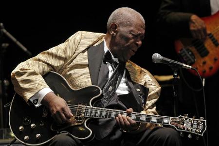 B.B. King bei einem Konzert in Tennessee im Mai 2014 B.B. King bei einem Konzert in Tennessee im Mai 2014