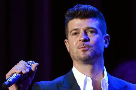 Robin Thicke bei einem Auftritt in Los Angeles Robin Thicke bei einem Auftritt in Los Angeles
