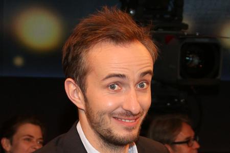 Jan Böhmermann hat mit seiner Version des Varoufakis-Videos einen Internet-Hit gelandet Jan Böhmermann hat mit seiner Version des Varoufakis-Videos einen Internet-Hit gelandet