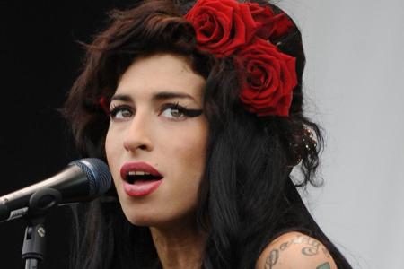 Amy Winehouse hatte immer wieder mit Drogen- und Alkoholproblemen zu kämpfen Amy Winehouse hatte immer wieder mit Drogen- und Alkoholproblemen zu kämpfen