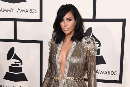 Kim Kardashian auf dem roten Teppich der Grammy Awards 2015 Kim Kardashian auf dem roten Teppich der Grammy Awards 2015
