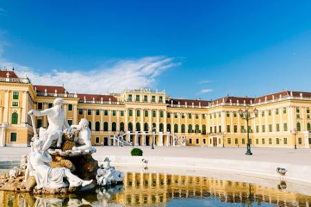 Der Besuch von Attraktionen wie dem Schloss Schönbrunn wird mit dem Vienna Pass erheblich günstiger Der Besuch von Attraktionen wie dem Schloss Schönbrunn wird mit dem Vienna Pass erheblich günstiger