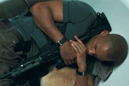 Der Virologe Dr. Robert Neville (Will Smith) muss sich vor den infizierten Einwohnern in Acht nehmen