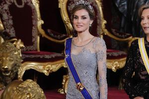 Königin Letizia in märchenhafter Abendrobe
