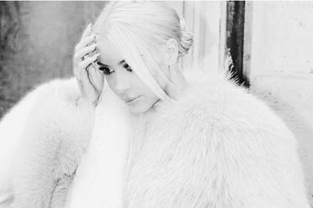 Kim Kardashian gibt sich auf ihrem Instagram-Bild als Eiskönigin Kim Kardashian gibt sich auf ihrem Instagram-Bild als Eiskönigin