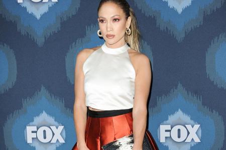 J.Lo trägt metallsiches Orange