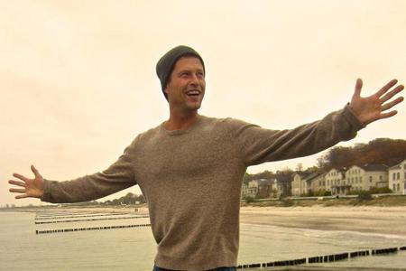 Til Schweiger zeigt sich ausgelassen auf Facebook Til Schweiger zeigt sich ausgelassen auf Facebook