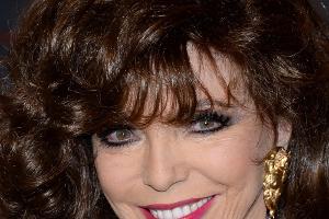 Prinz Charles macht Joan Collins zur Dame