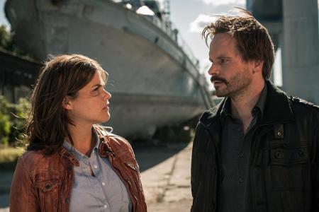 Nina Petersen (Katharina Wackernagel) und Max Morolf (Wanja Mues) Nina Petersen (Katharina Wackernagel) und Max Morolf (Wanja Mues)