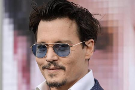 Bei dieser Ausrede musste Johnny Depp wahrscheinlich selber schmunzeln Bei dieser Ausrede musste Johnny Depp wahrscheinlich selber schmunzeln