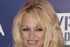 Pamela Anderson: "Mein Baywatch-Badeanzug passt noch immer"