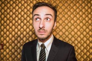 Jan Böhmermann bezeichnet Helene Fischer als "singende Sagrotan-Flasche"