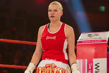 Schlägt sich durch: Dschungel-Queen Melanie Müller beim Schlägt sich durch: Dschungel-Queen Melanie Müller beim
