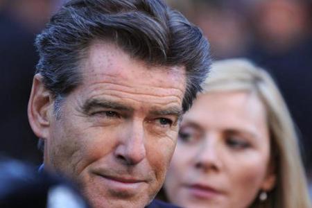 Pierce Brosnan spielt in Pierce Brosnan spielt in
