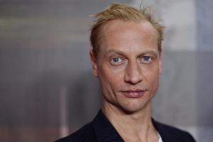 Führt Victor Schefé die deutsche "Bond"-Tradition fort?