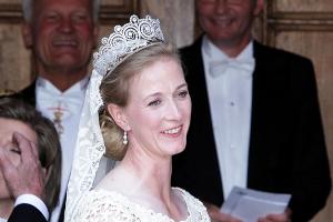 Prinzessin Nathalie bringt Mädchen zur Welt