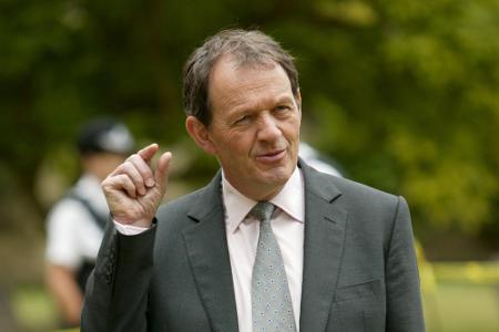 Inspektor Robert Lewis (Kevin Whately) Inspektor Robert Lewis (Kevin Whately)