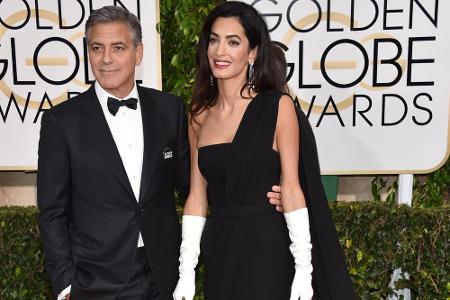 Amal Clooney in Schwarz