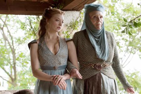 Margaery Tyrell (Natalie Dormer, li.) mit ihrer Großmutter Olenna Tyrell (Diana Rigg)