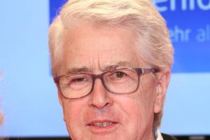 Frank Elstner rechnet mit der TV-Showbranche ab