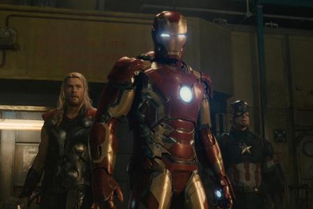 Mit seinem High-Tech-Anzug wird Milliardär Tony Stark zum fliegenden Helden Iron Man
