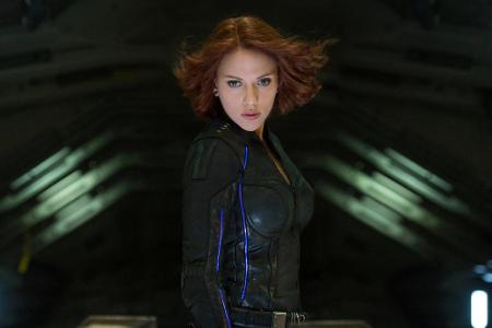 Black Widow (Scarlett Johansson) ist die einzige Frau im 