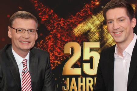 Günther Jauch (l.) und Steffen Hallaschka moderieren gemeinsam die Jubiläumssendung Günther Jauch (l.) und Steffen Hallaschka moderieren gemeinsam die Jubiläumssendung