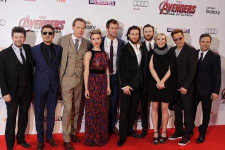 Von links: Andy Serkis, Jeremy Renner, Paul Bettany, Scarlett Johansson, Chris Hemsworth, Aaron Taylor-Johnson, Chris Evans,...