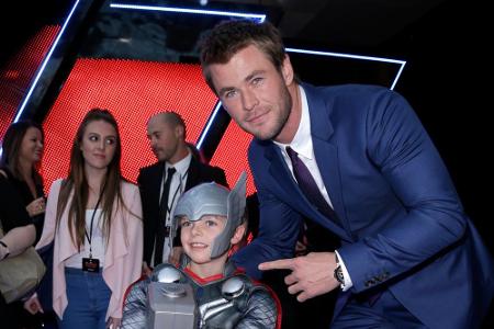 Götter unter sich: Chris Hemsworth mit einem jungen Thor-Fan