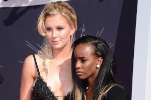 Ireland Baldwin: Wegen Liebeskummer in die Klinik?