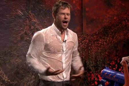 Der Gewinner des Wet-T-Shirt-Contests: Chris Hemsworth