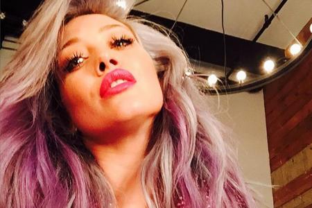 Ob Blau oder Pink, Hauptsache schräg: US-Star Hilary Duff mit ihrer neuesten Frisur Ob Blau oder Pink, Hauptsache schräg: US-Star Hilary Duff mit ihrer neuesten Frisur