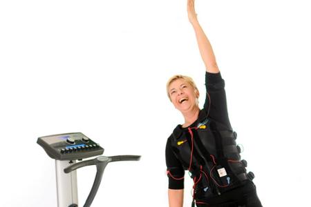 Personal-Trainerin Tina Alisch beim EMS-Training Personal-Trainerin Tina Alisch beim EMS-Training