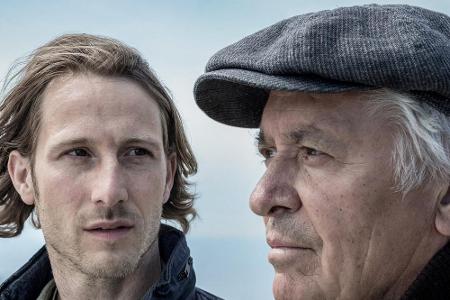 Thore (Henry Hübchen, re.) macht seinem Sohn Isak (David Rott) schwere Vorwürfe, weil dieser einst seinen Heimatort verließ Thore (Henry Hübchen, re.) macht seinem Sohn Isak (David Rott) schwere Vorwürfe, weil dieser einst seinen Heimatort verließ