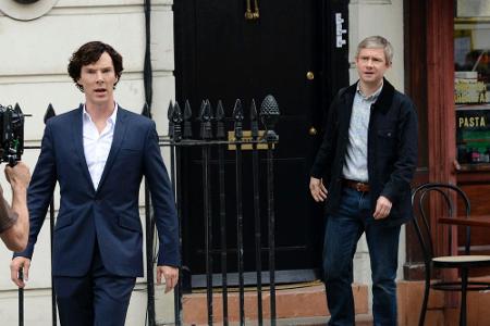 Benedict Cumberbatch und Martin Freeman am Set einer früheren Benedict Cumberbatch und Martin Freeman am Set einer früheren