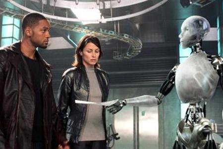 Detective Spooner (Will Smith, l.) und Dr. Susan Calvin (Bridget Moynahan, r.) Detective Spooner (Will Smith, l.) und Dr. Susan Calvin (Bridget Moynahan, r.)