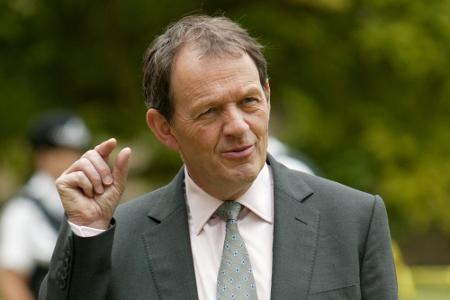 Inspektor Robert Lewis (Kevin Whately) Inspektor Robert Lewis (Kevin Whately)