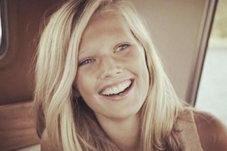 Toni Garrn präsentiert ein Bild von sich aus Kindheitstagen Toni Garrn präsentiert ein Bild von sich aus Kindheitstagen