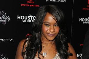 Luftröhrenschnitt bei Bobbi Kristina - Zustand bleibt kritisch