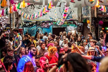 Bunte Party für Frühaufsteher: Bunte Party für Frühaufsteher: