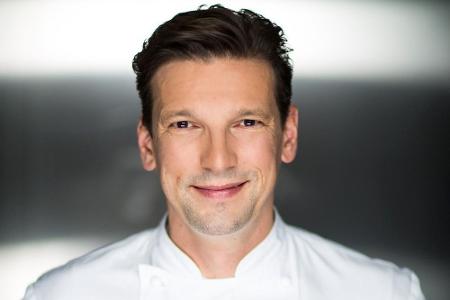 Koch Christian Jürgens zählt mit drei Sternen im Guide Michelin und 19 Punkten im Gault Millau zur Weltspitze Koch Christian Jürgens zählt mit drei Sternen im Guide Michelin und 19 Punkten im Gault Millau zur Weltspitze