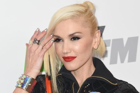 Sängerin Gwen Stefani (45) setzt auf Nägel in silber. Metallic-Farben sind auch dieses Jahr im Trend Sängerin Gwen Stefani (45) setzt auf Nägel in silber. Metallic-Farben sind auch dieses Jahr im Trend