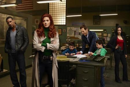 Debra Messing in ihrer Rolle als Detective Laura Diamond Debra Messing in ihrer Rolle als Detective Laura Diamond